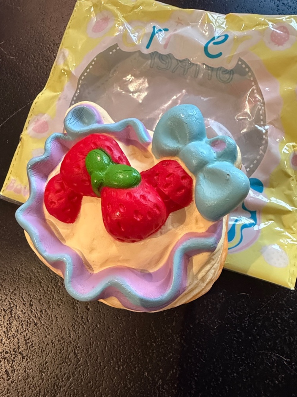 Oriker strawberry pastry/cake cat shaped squishy toy